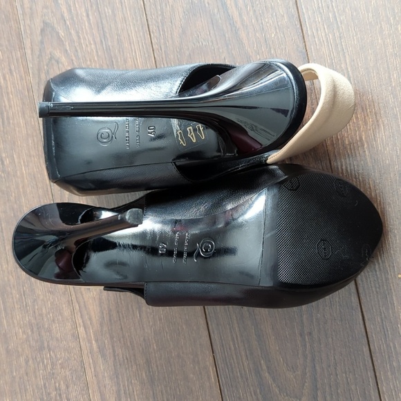 HP. ALEXANDER MCQUEEN Leather Peep Toe Slingback Heels - Picture 12 of 12